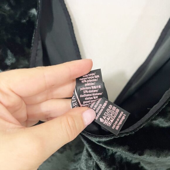 Victoria's Secret Black Velvet Long Sleeve Bodysuit Deep V-Neck Size M/L - Picture 5 of 6
